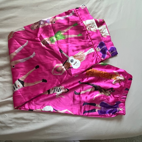 Silk Taylor Swift Pajamas - Picture 3 of 6